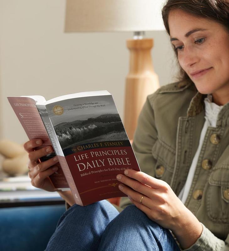 NASB Life Principles Daily Bible